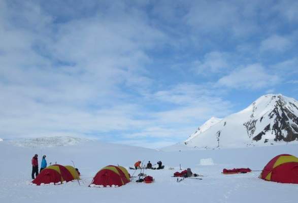 Arctic Camp Hike With A Night Outdoors Svalbard Wildlife Expeditions Hiking Longyearbyen Norway