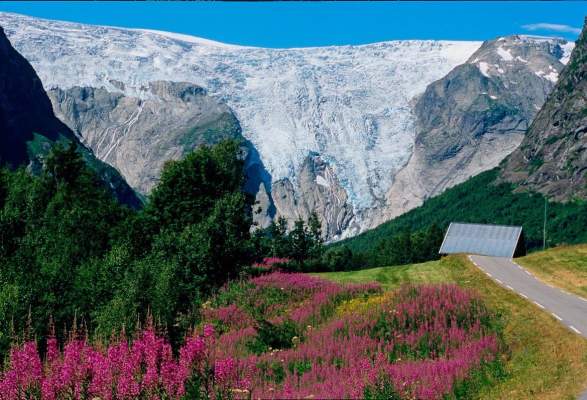 The Bergsetbreen Glacier Jostedal Luster