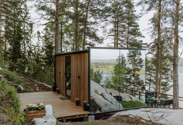 The Wonderinn Mirrored Glass Cabin Apartments Fjerdingby Norway