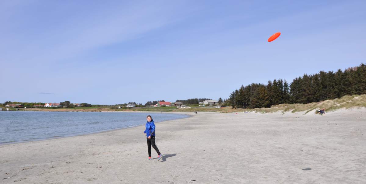 Freesbe pÃ¥ Sandestranden