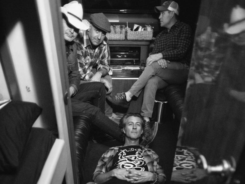 Roger Clyne & The Peacemakers