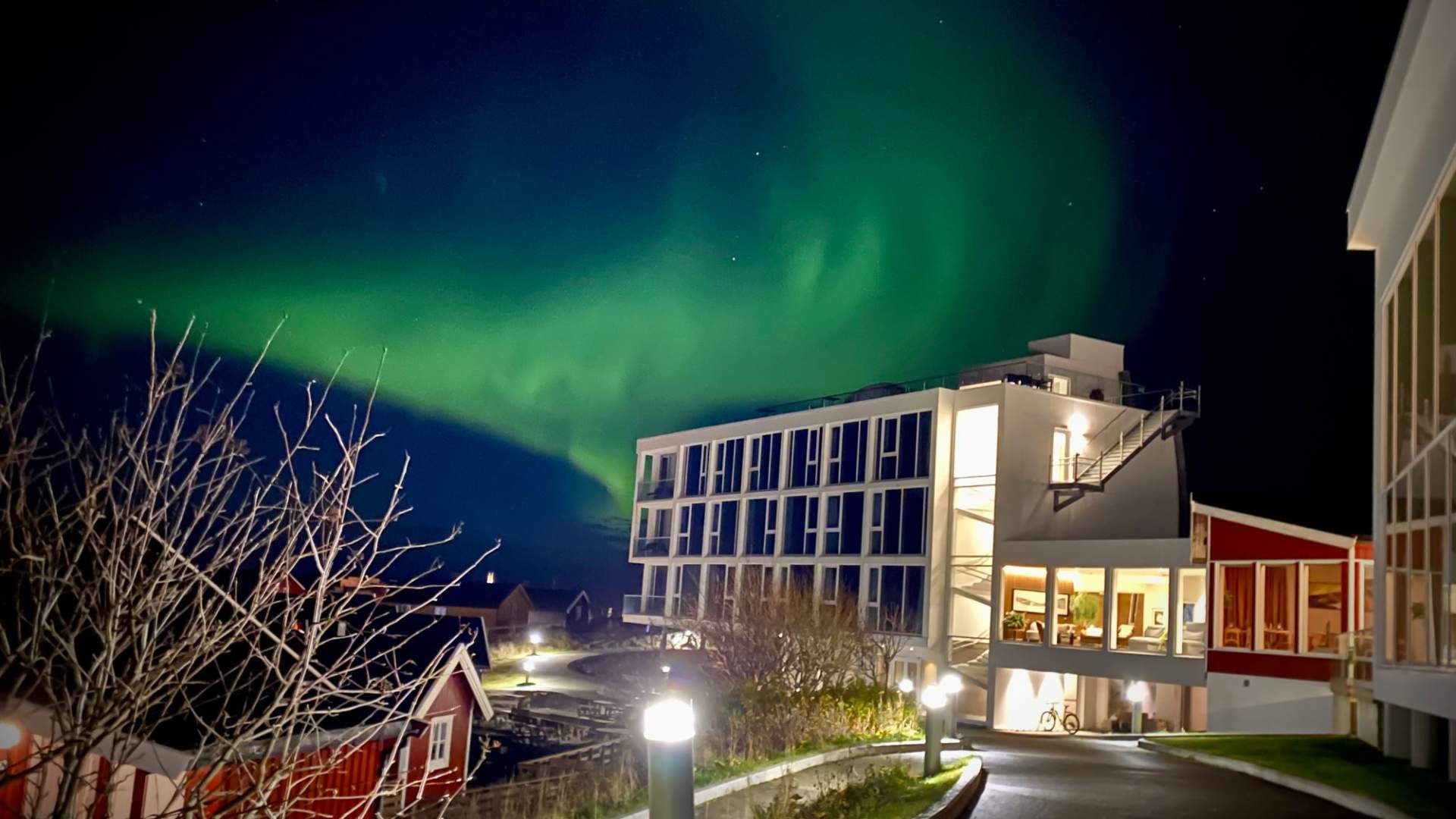 Northern lights over Lovund hotel