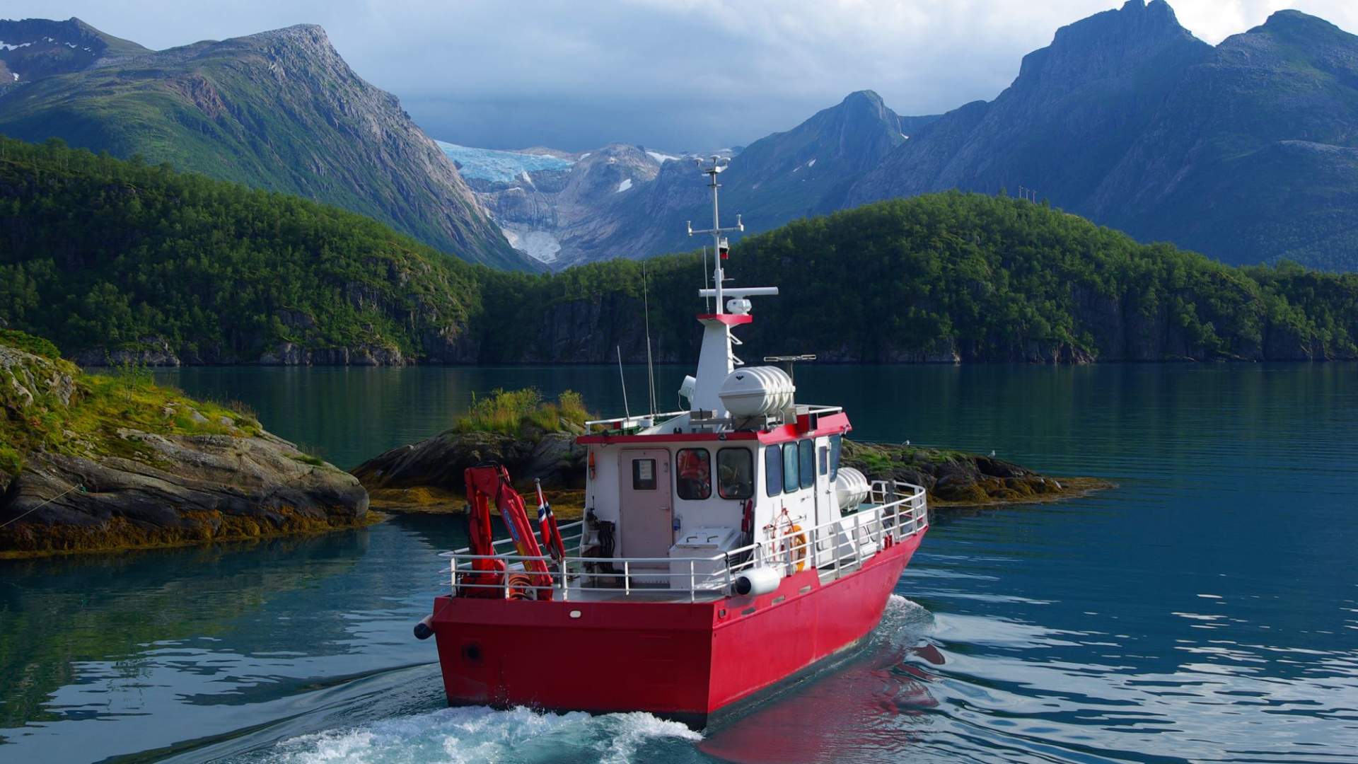 Boat to Svartisen glacier