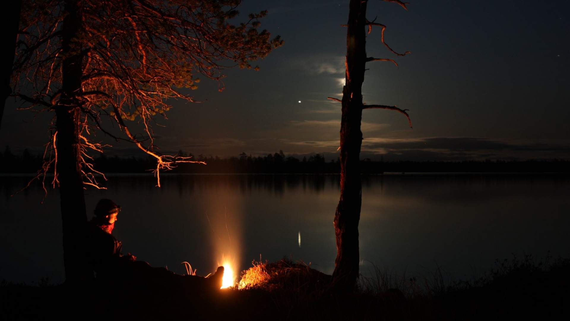 Kveldskos ved bålet
