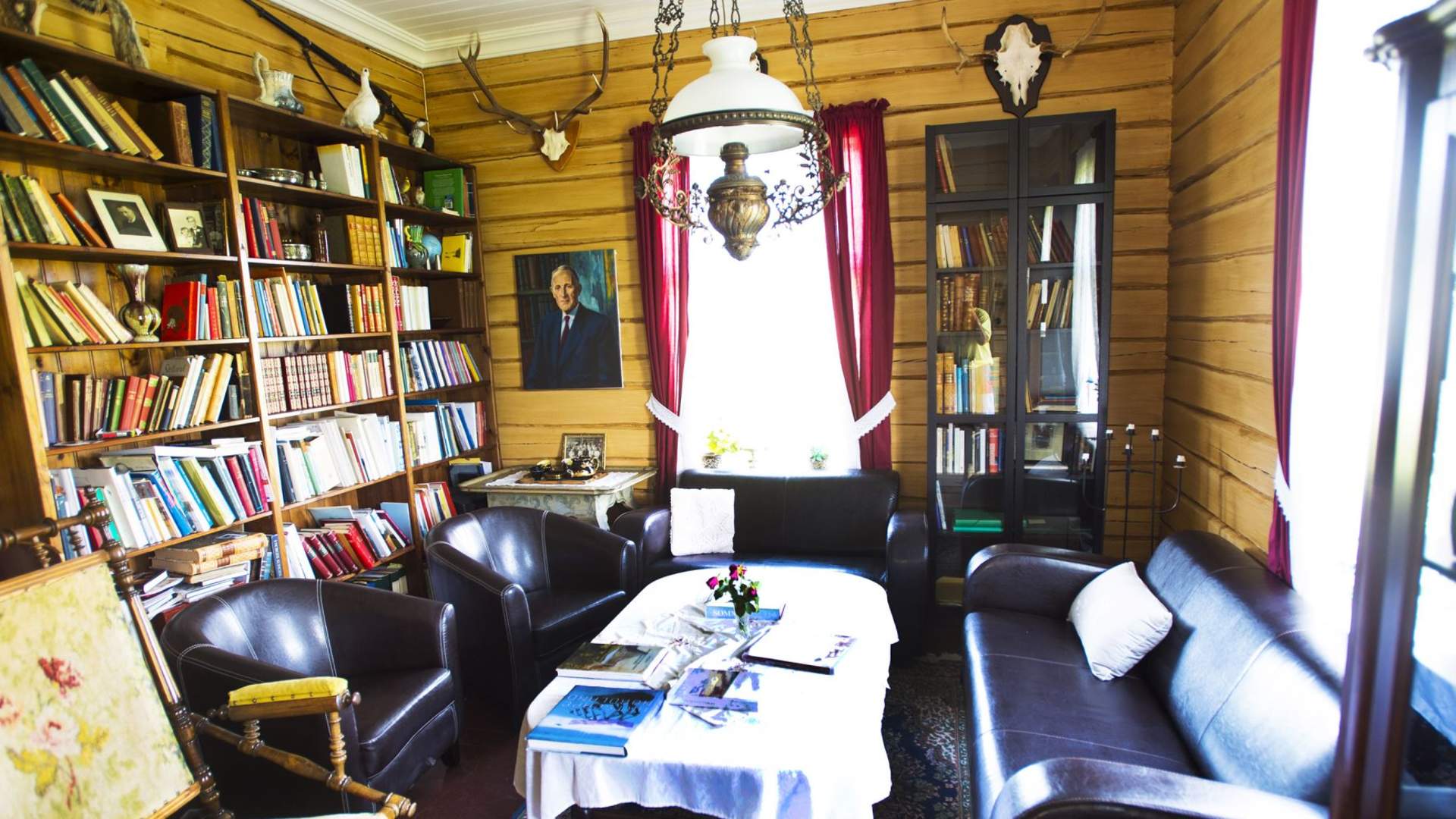 Biblioteket i hovedhuset.