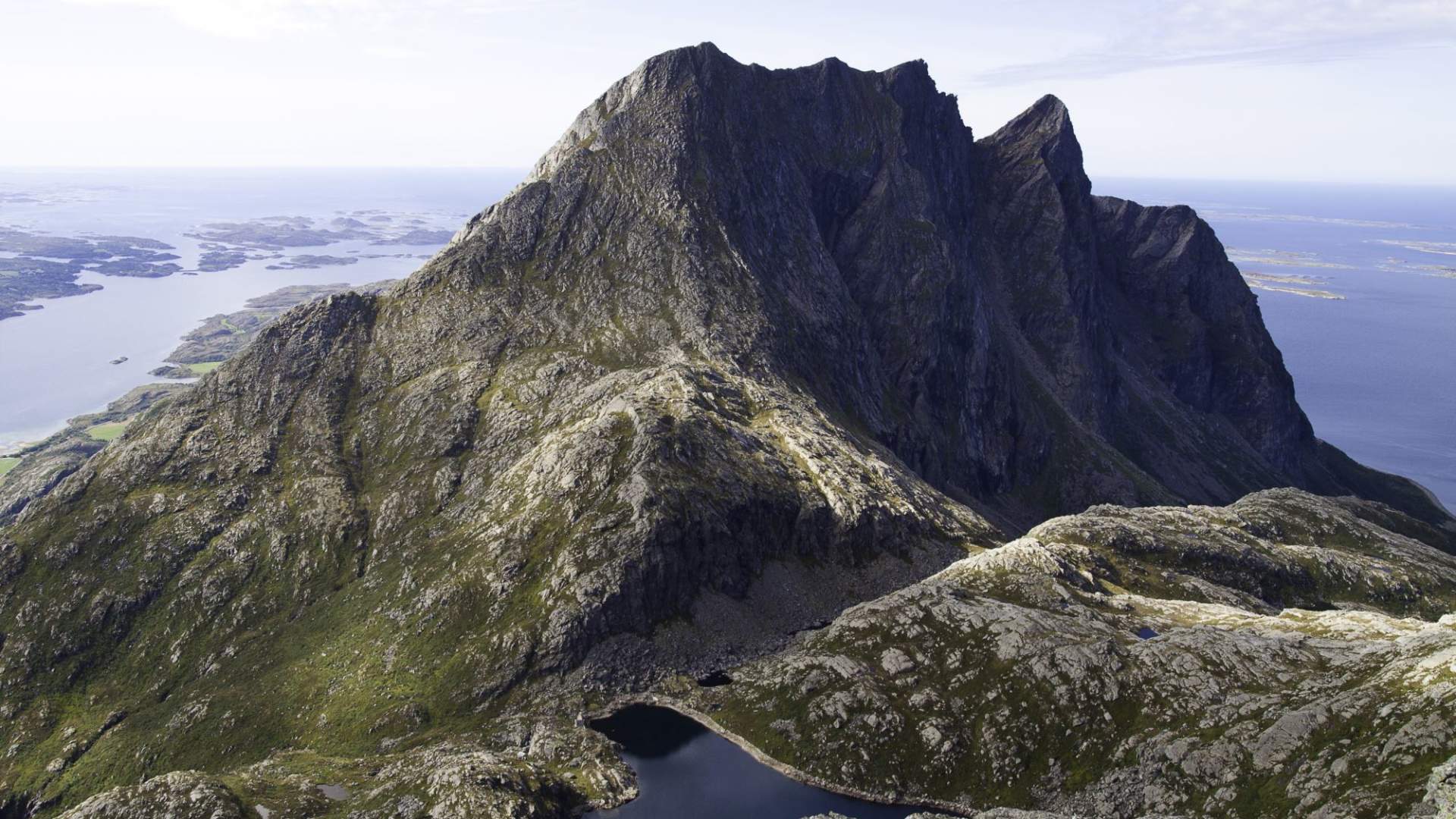 The Mount Dønnamannen
