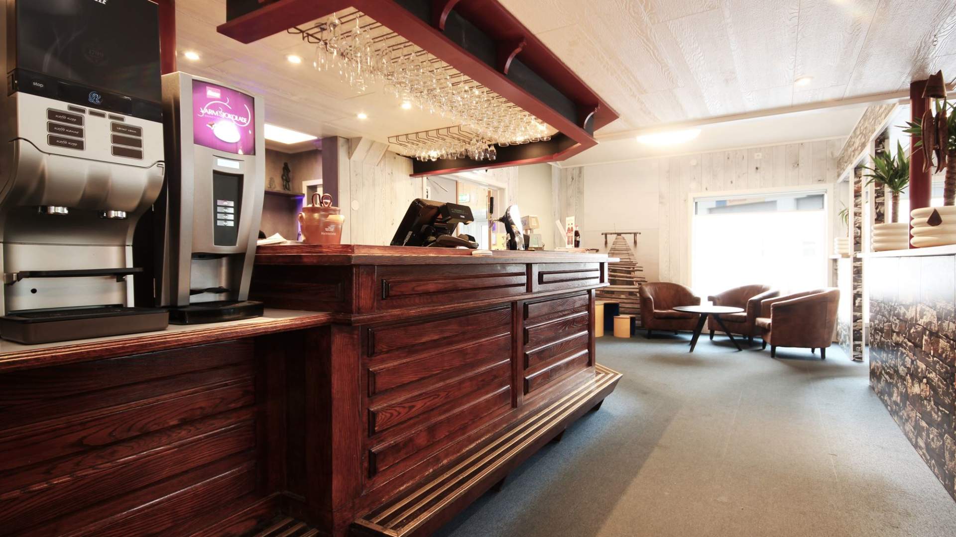 Napoli Restaurant og Hotell