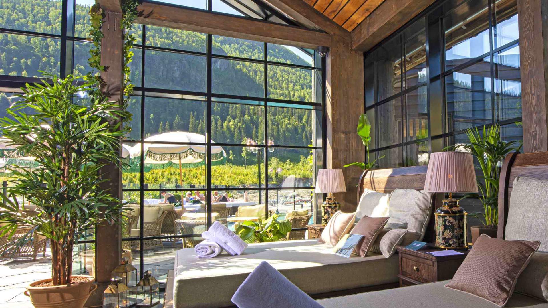 Pool club med senger