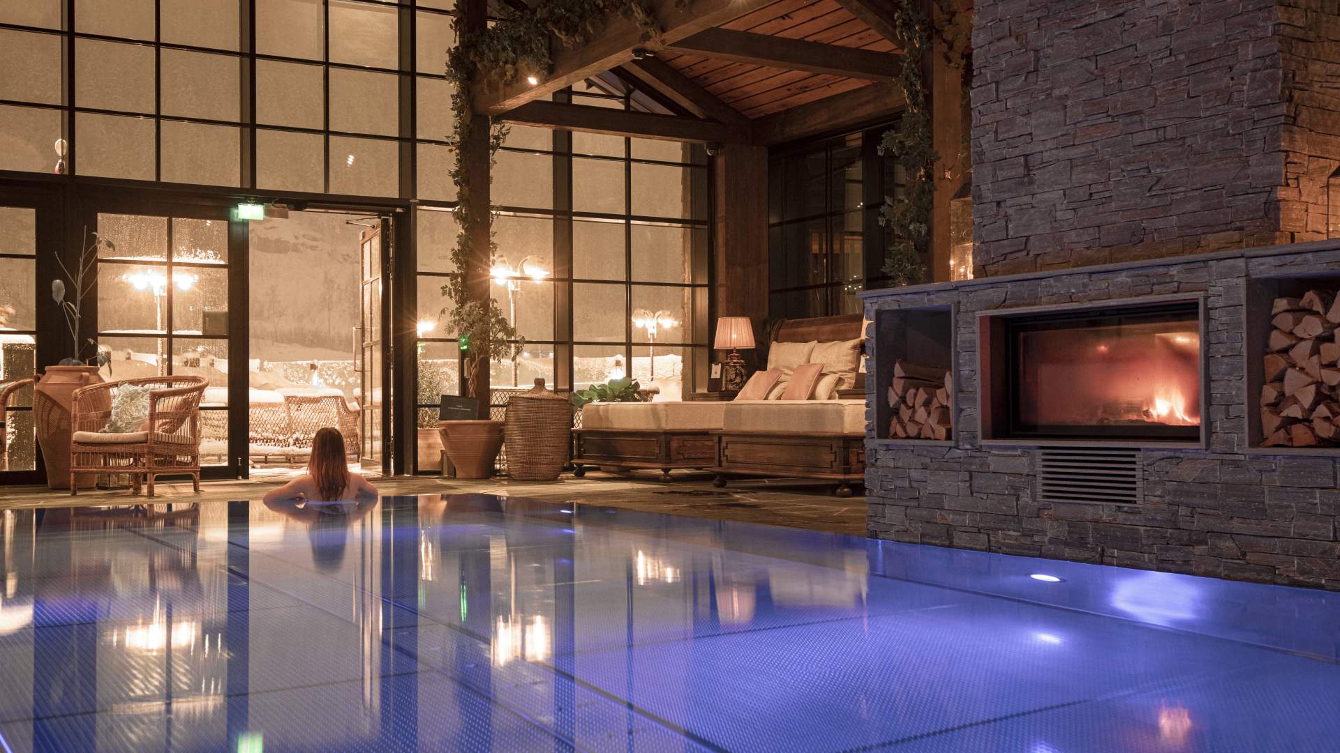 Fyri pool club pool inne