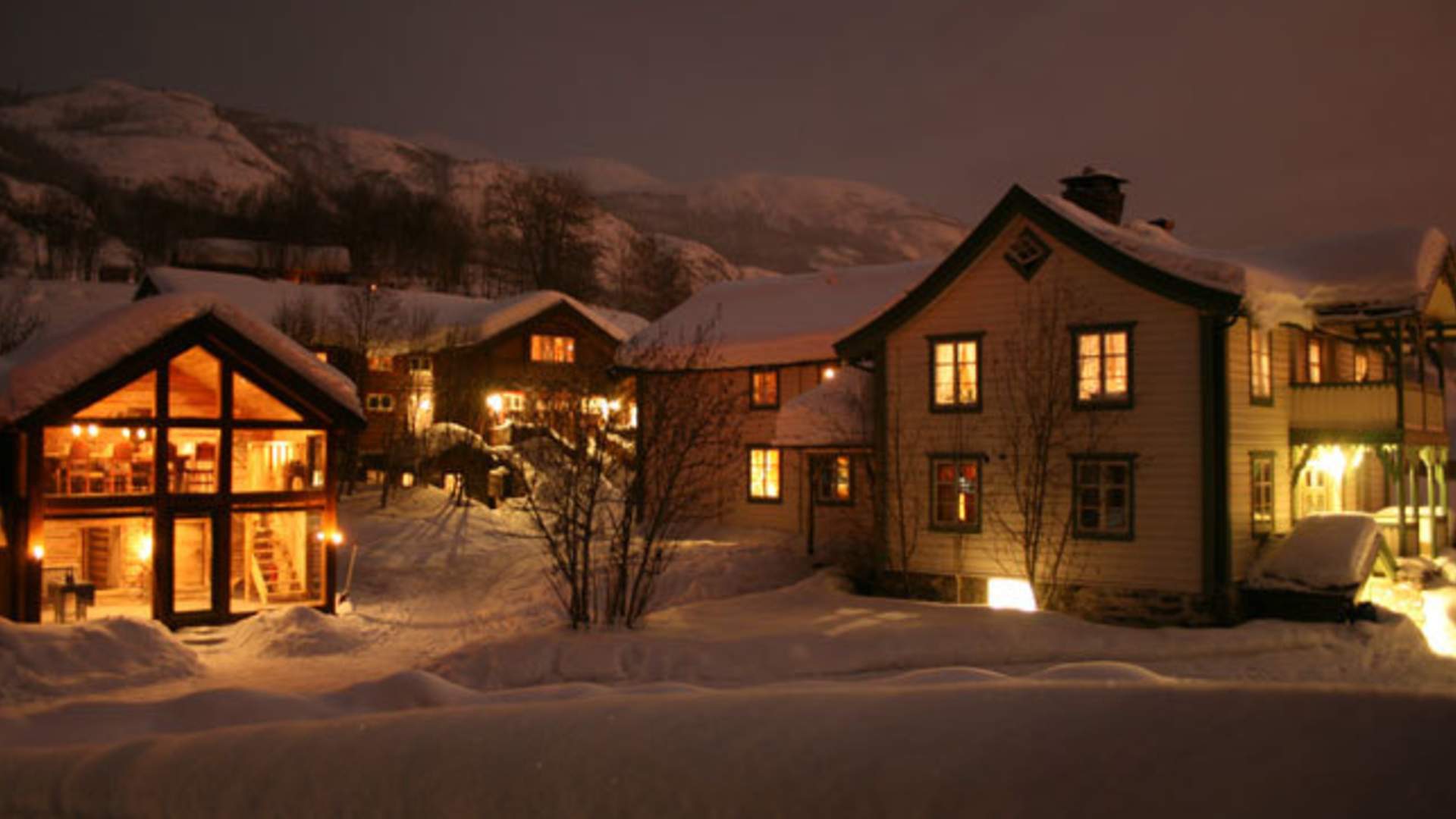 Hemsedal fausko 10 Web, hus dekket i snø