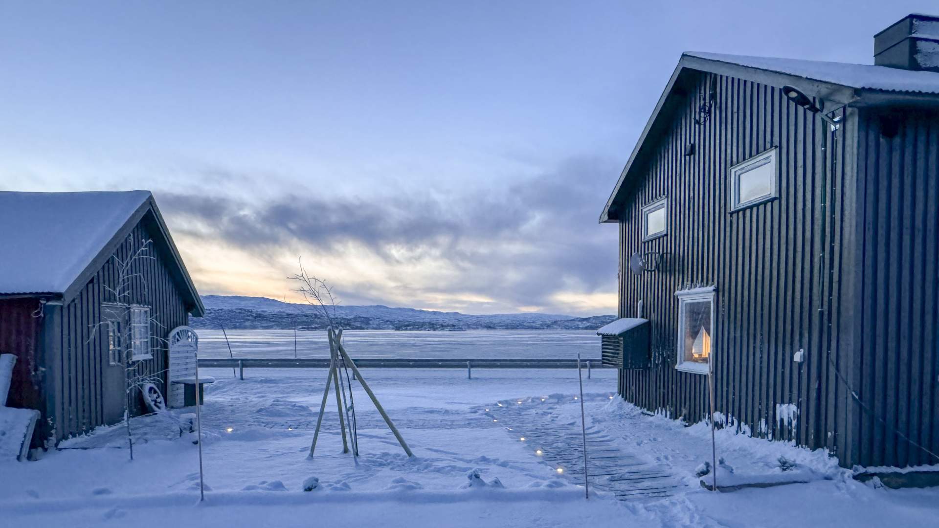 Rauvassgården mountain farm in scenic surroundings