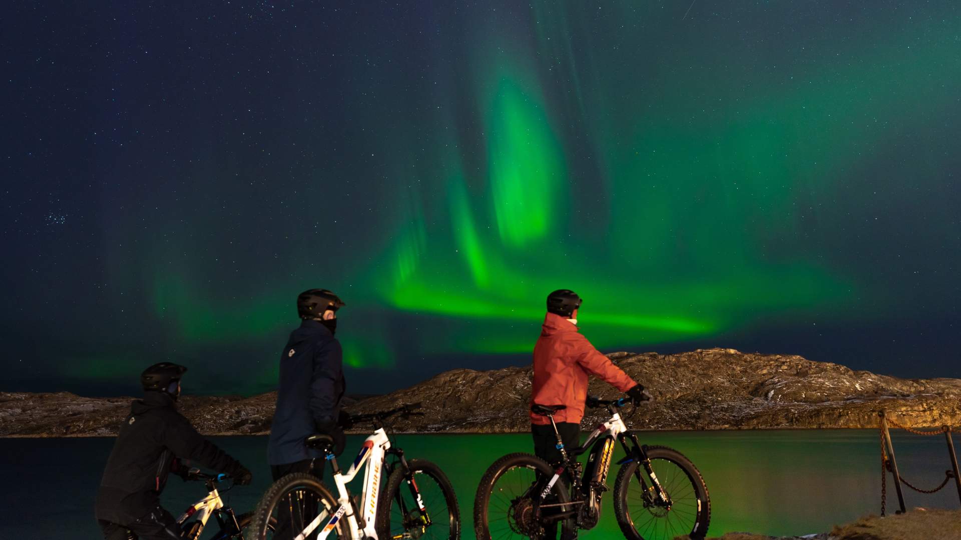 eBike Northern Lights tour by the bonfire