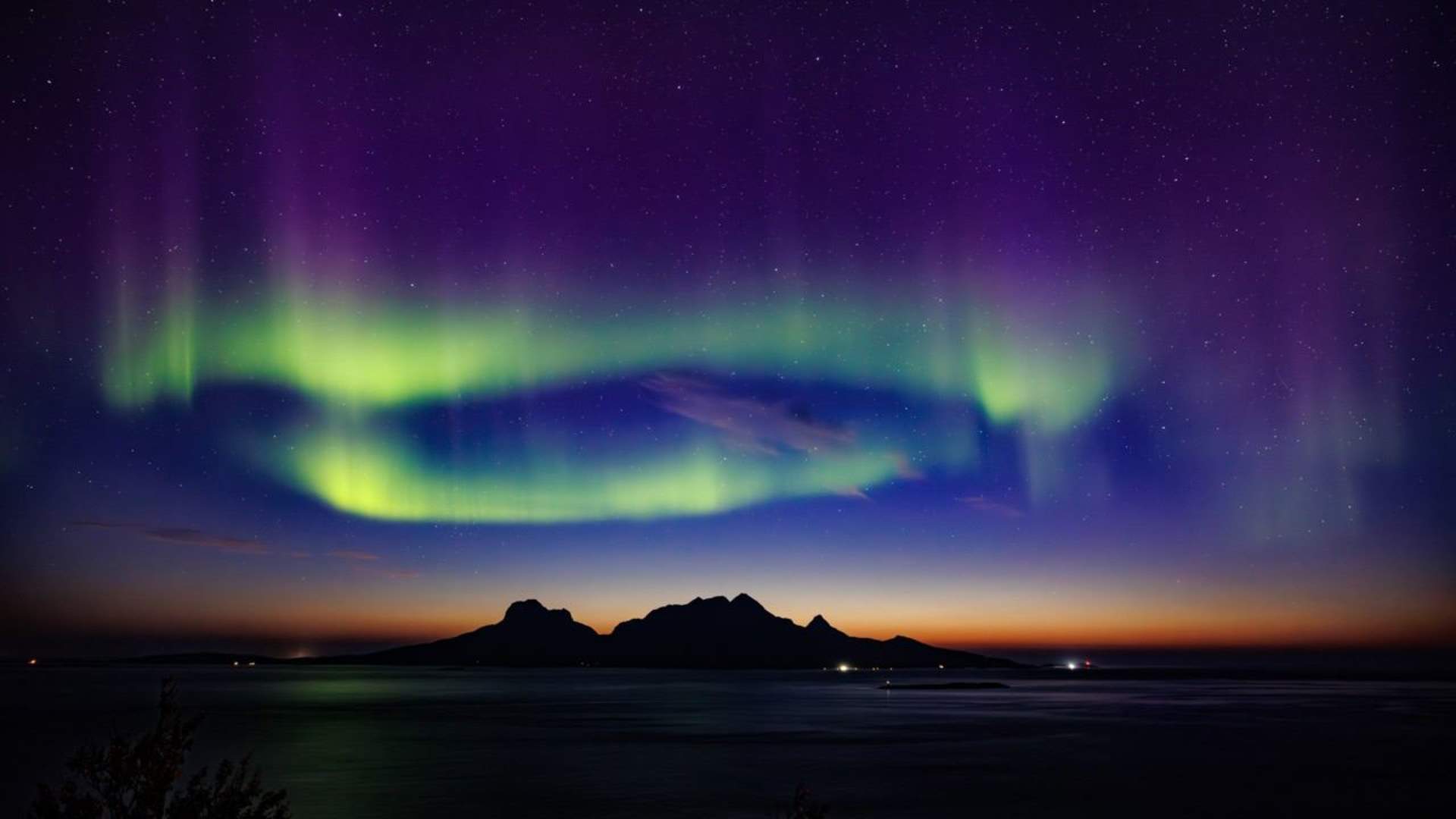 Exclusive Northern Lights Hunt by Boat