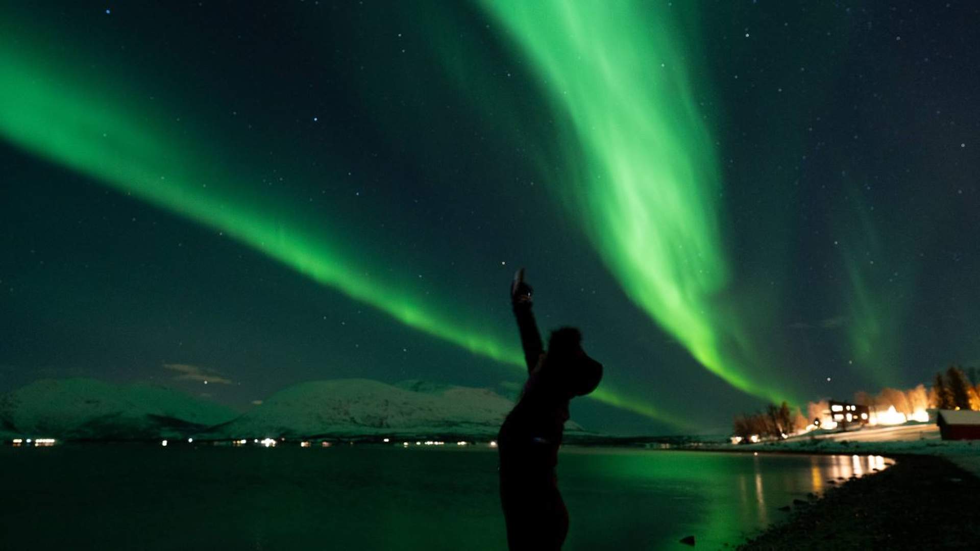 Northern Lights Tour with a Local Guide and Photos