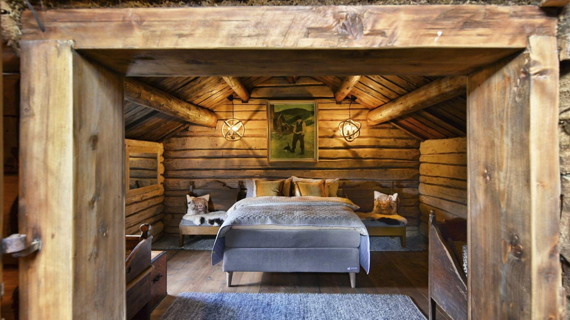 Inderdalen Gård - Charming Farm Stay with Rich History