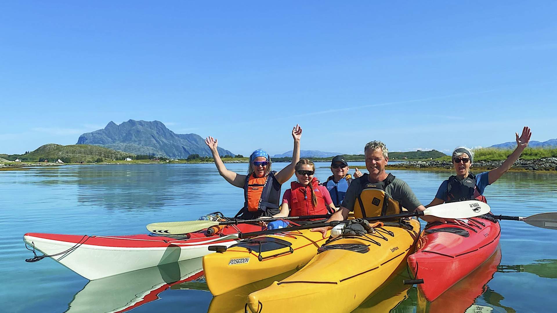 Guided kayak tour in Herøy