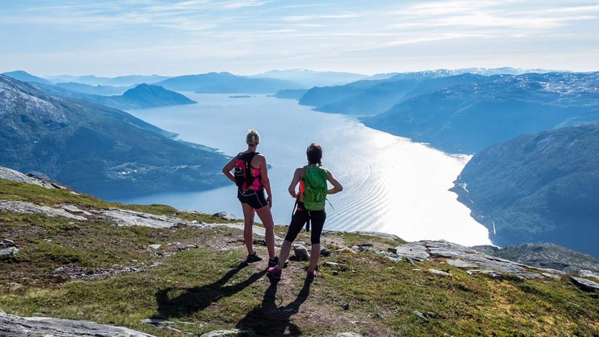 Oksenhalvøya, med Hardanger Fjellguide