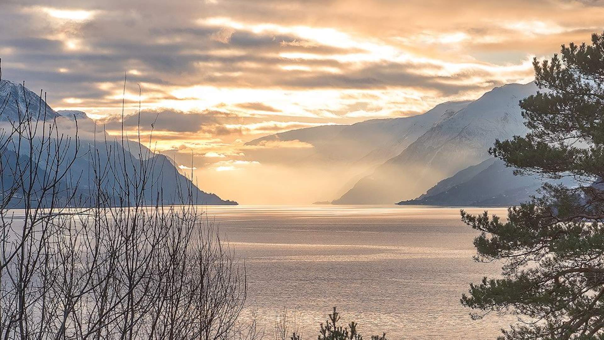 Oksenhalvøya, med Hardanger Fjellguide