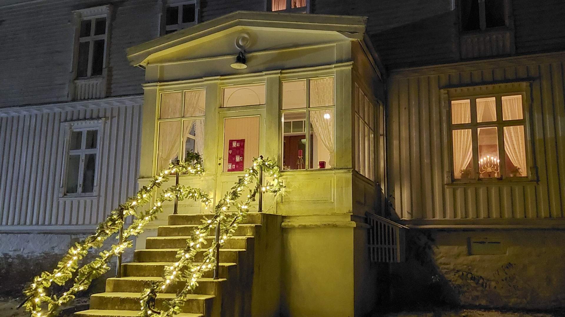 Tjøtta Gjestegaard - Accommodation and café in historical surroundings