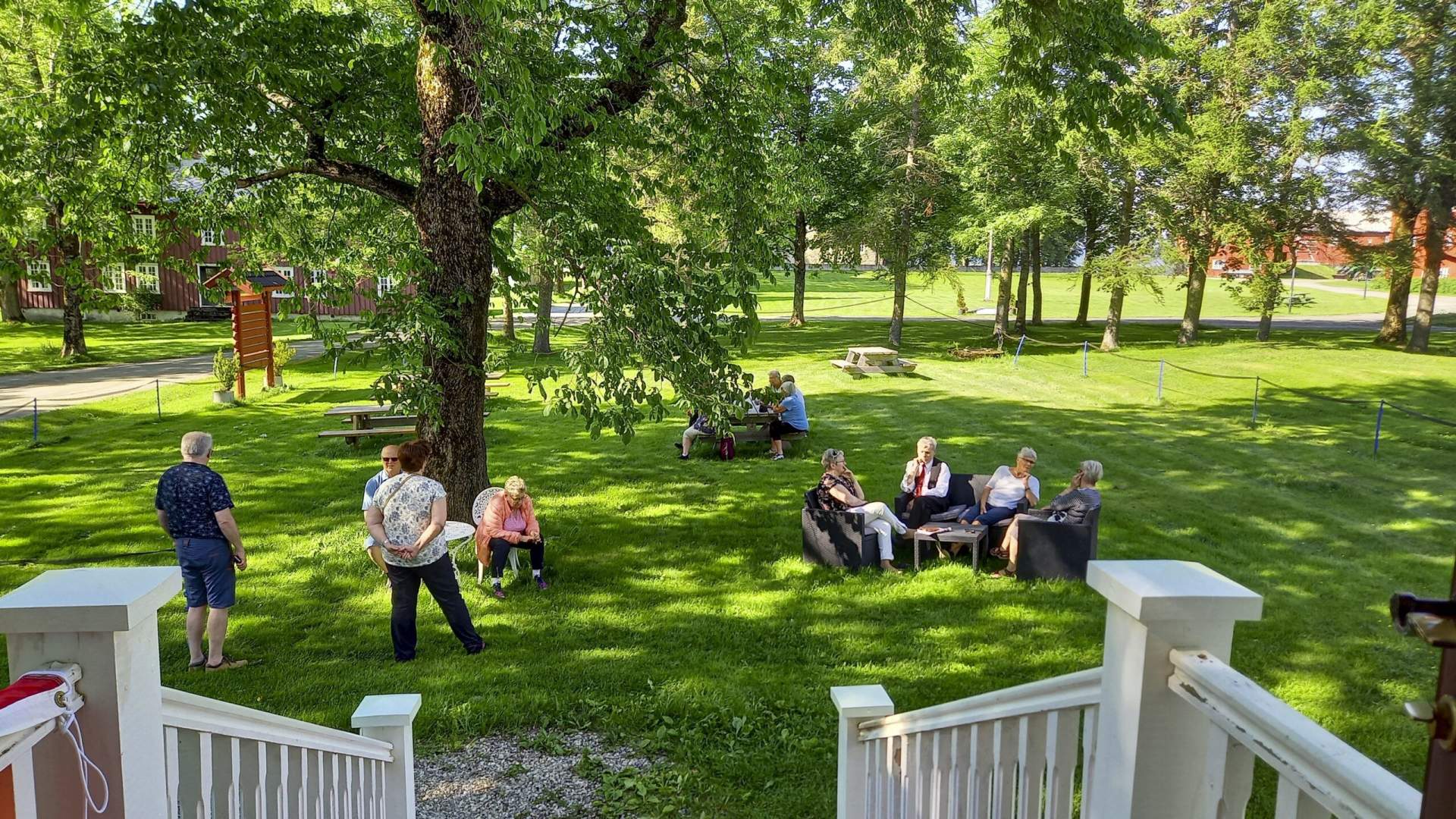 Tjøtta Gjestegaard - Accommodation and café in historical surroundings