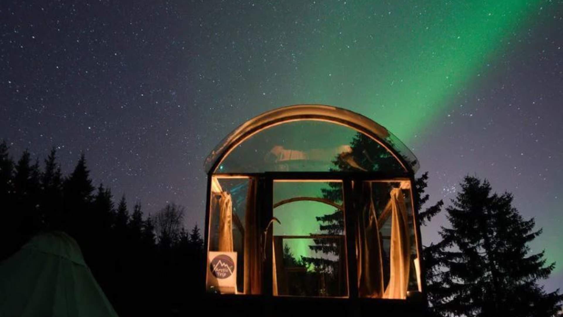 Nordlyshytta med aktiviteter og B&B