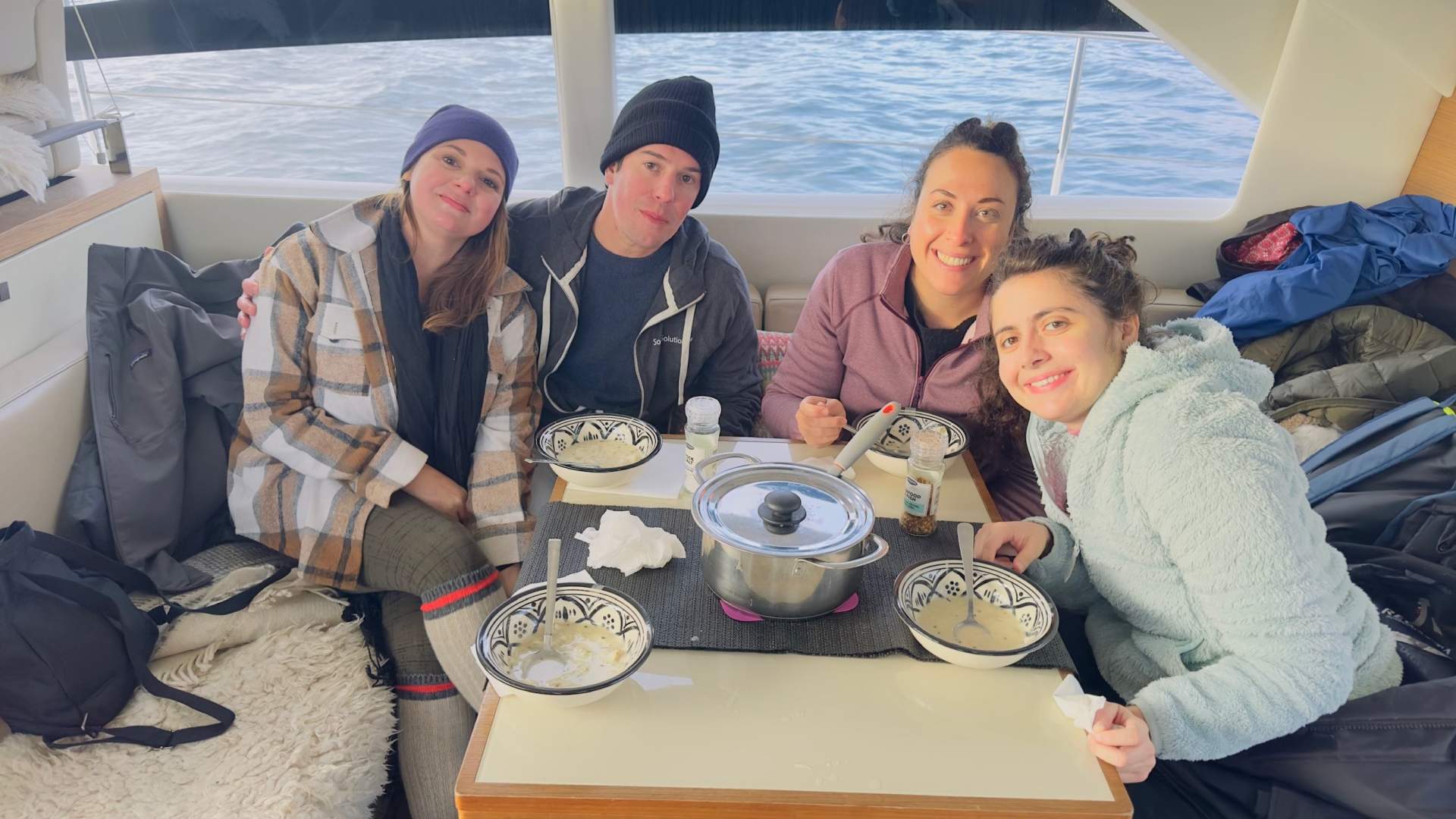 Arctic fisketur med selvfanget fisk til lunsj med byens nyeste luksus katamaran