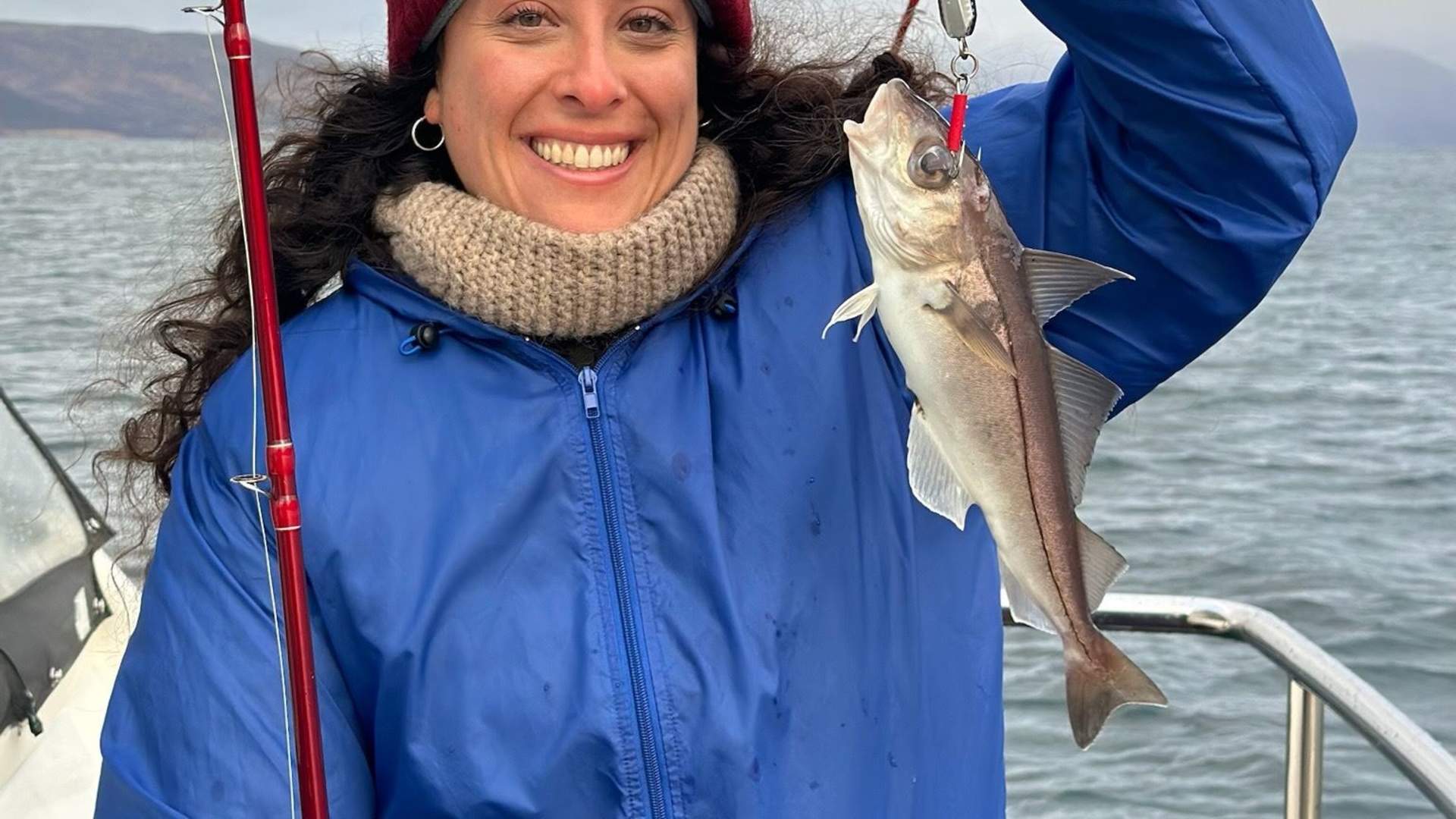 Arctic fisketur med selvfanget fisk til lunsj med byens nyeste luksus katamaran