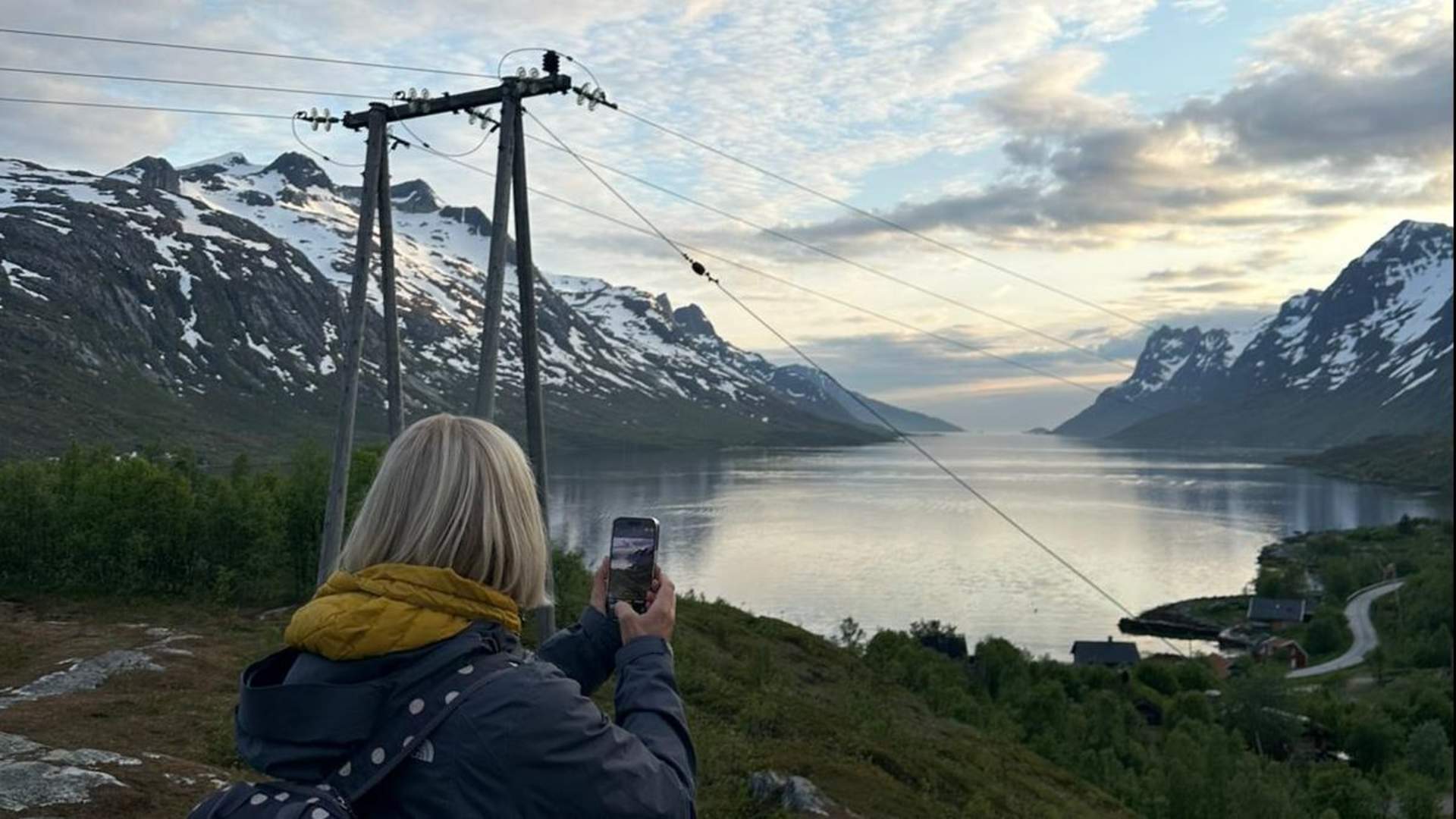 Private Tour: Sightseeing & Transport in Tromsø