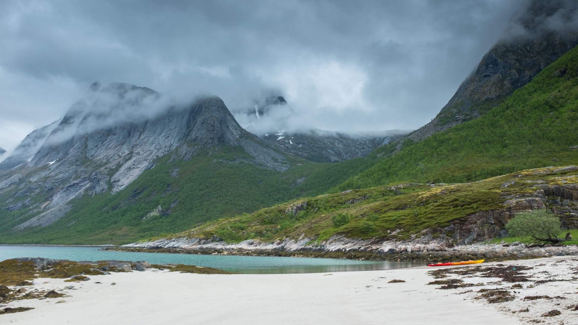 Guidet Kayaking in Ånderdalen National Park