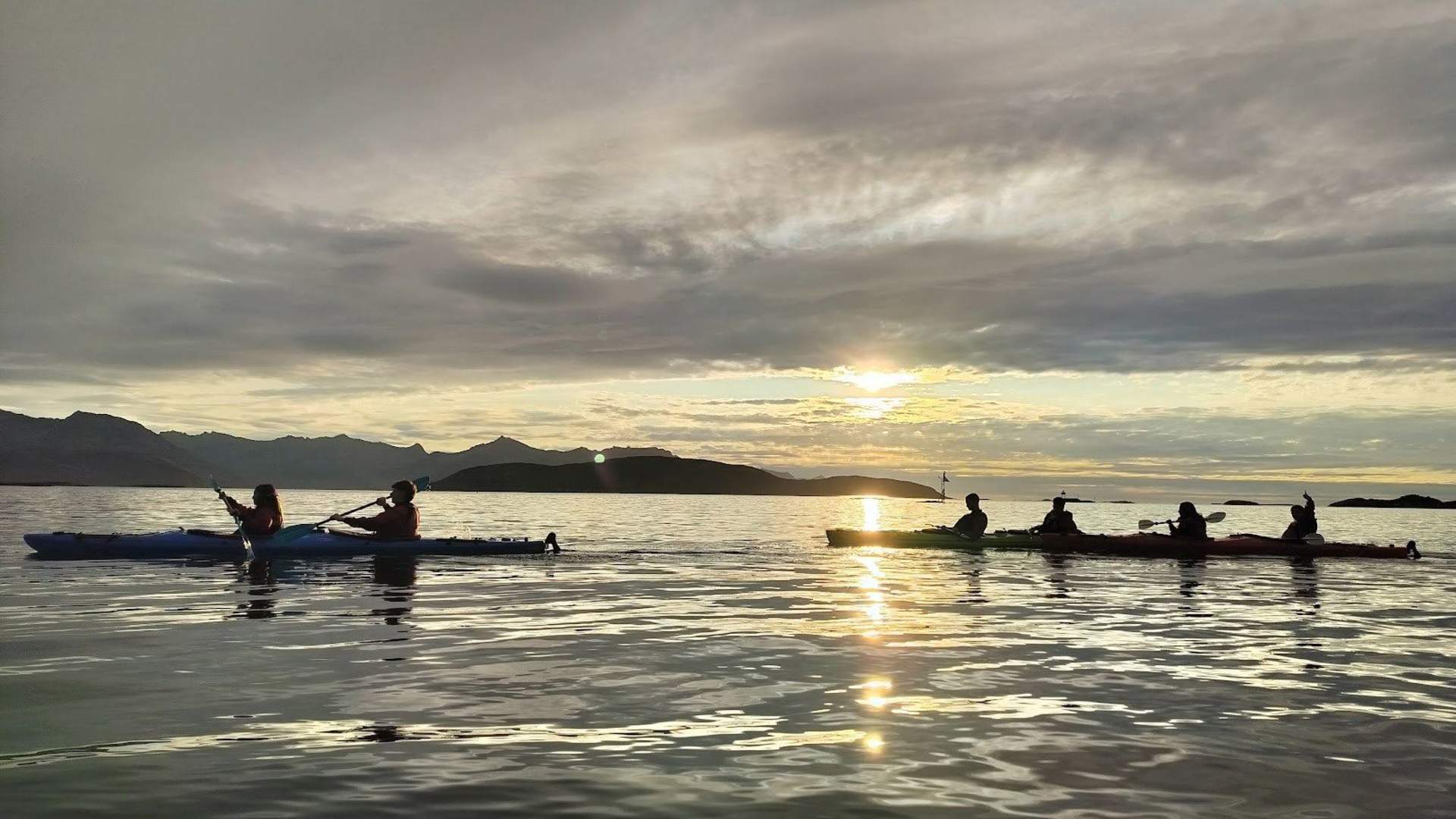 Guidet Midnight Sun Kayaking in Ånderdalen National Park