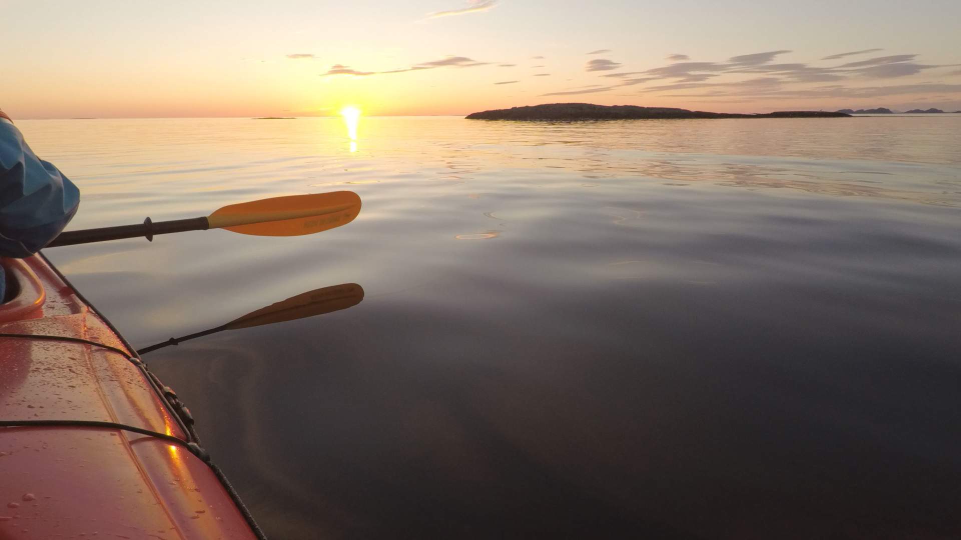 Guidet Midnight Sun Kayaking in Ånderdalen National Park