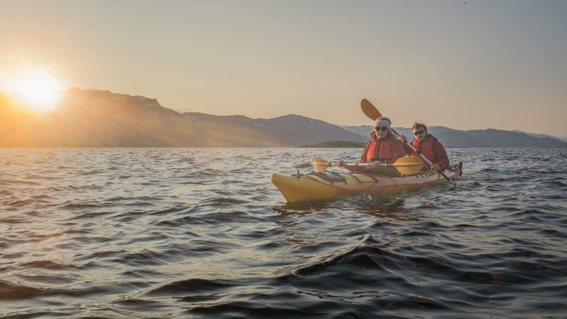 Guidet Midnight Sun Kayaking in Ånderdalen National Park
