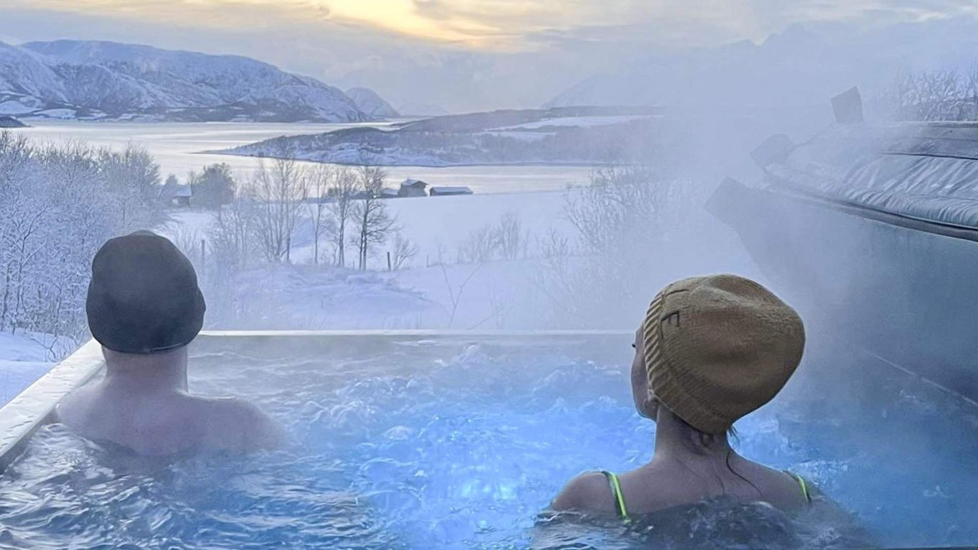 Nellehytta - Jacuzzi between mountains and fjords