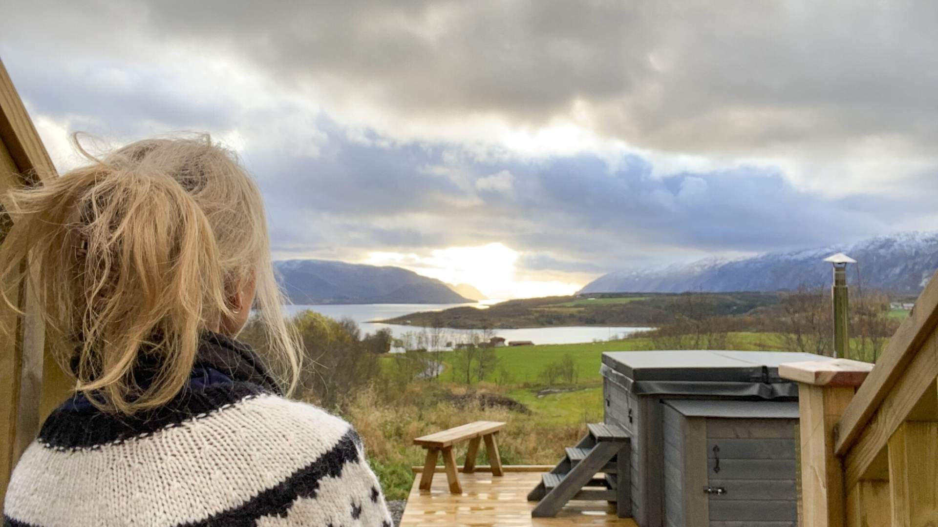 Nellehytta - Jacuzzi between mountains and fjords