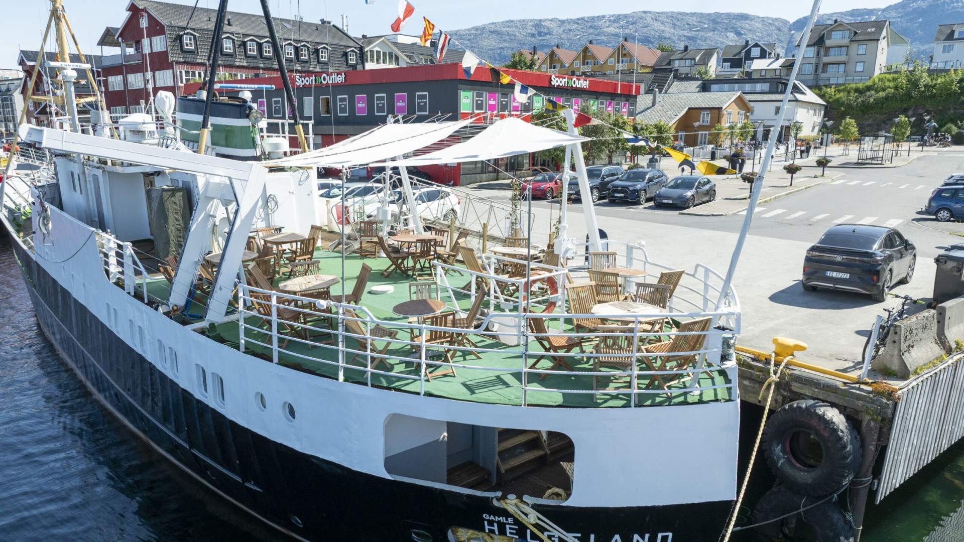 Sommerkafé på ærverdige Gamle Helgeland