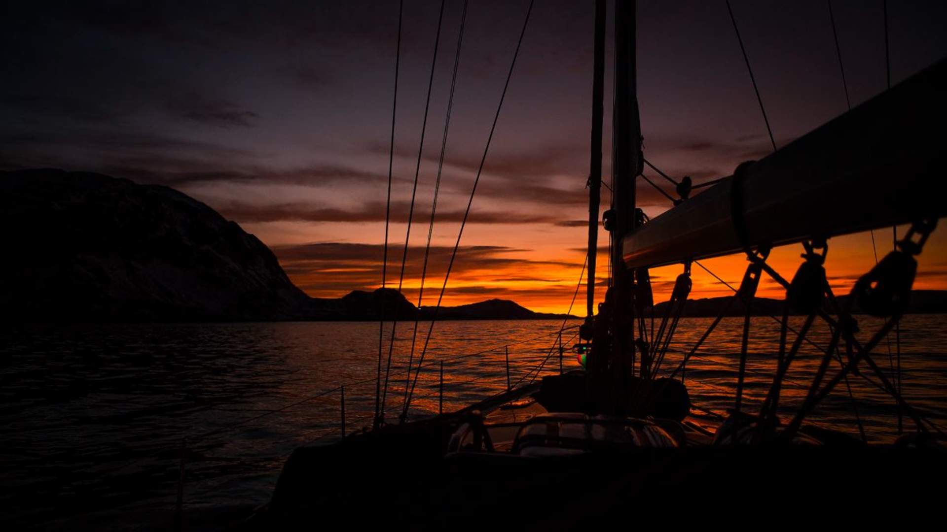 Opplev nordlyset fra en seilbåt