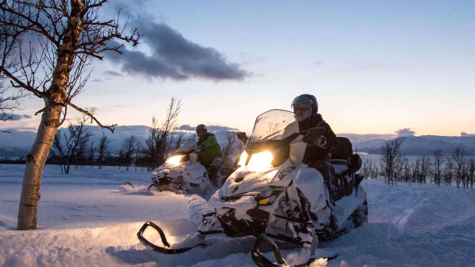 Northern Light snowmobile safari in the amazing Lyngen Alps