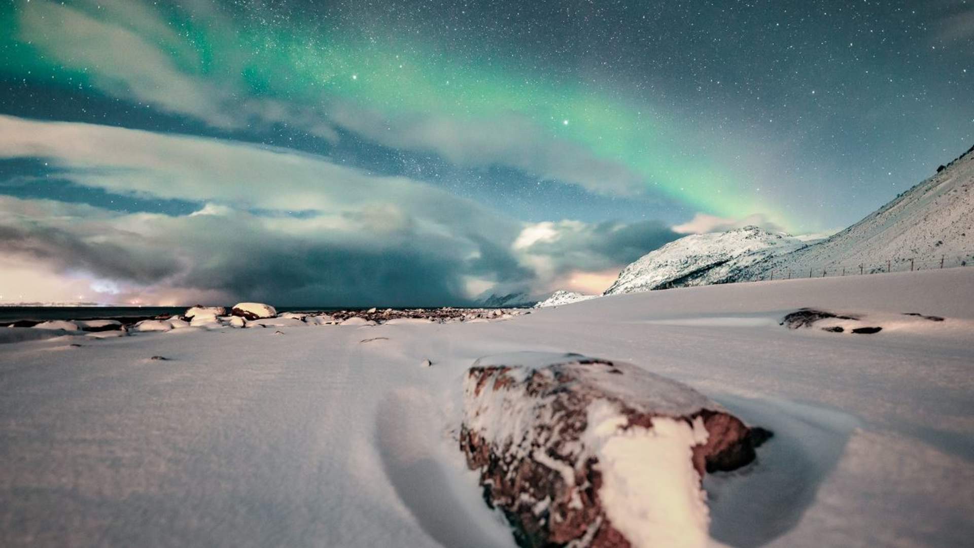 Northern Light snowmobile safari in the amazing Lyngen Alps