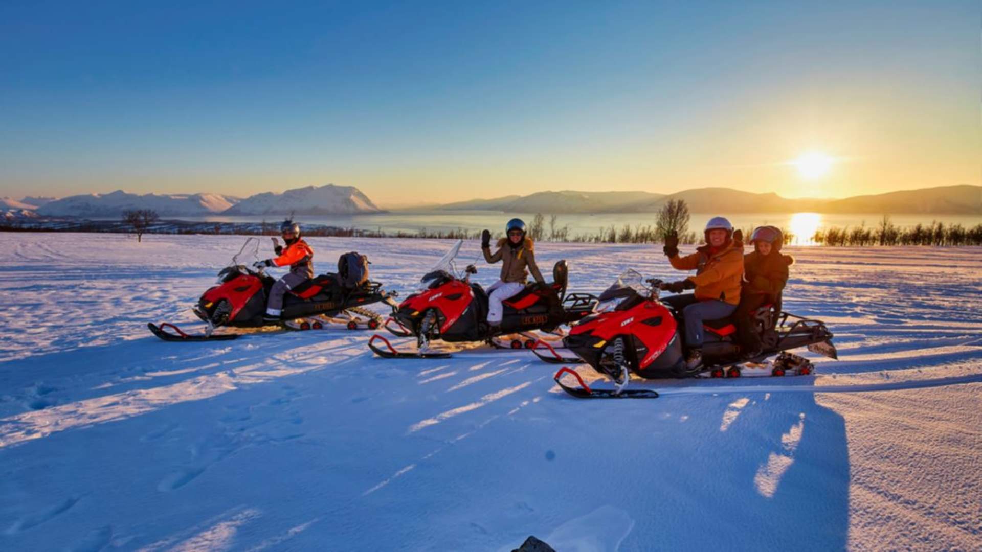Guided Snowmobile Tour in the Lyngen Alps