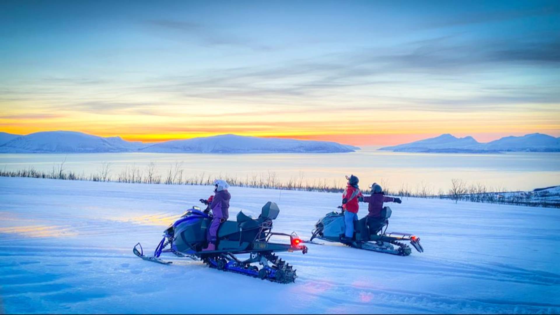 Guided Snowmobile Tour in the Lyngen Alps