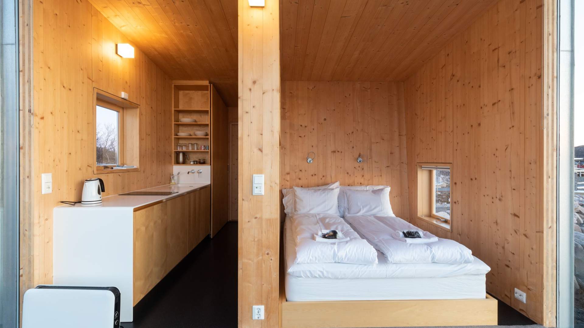 Manshausen - Hvor hav og fjell møtes