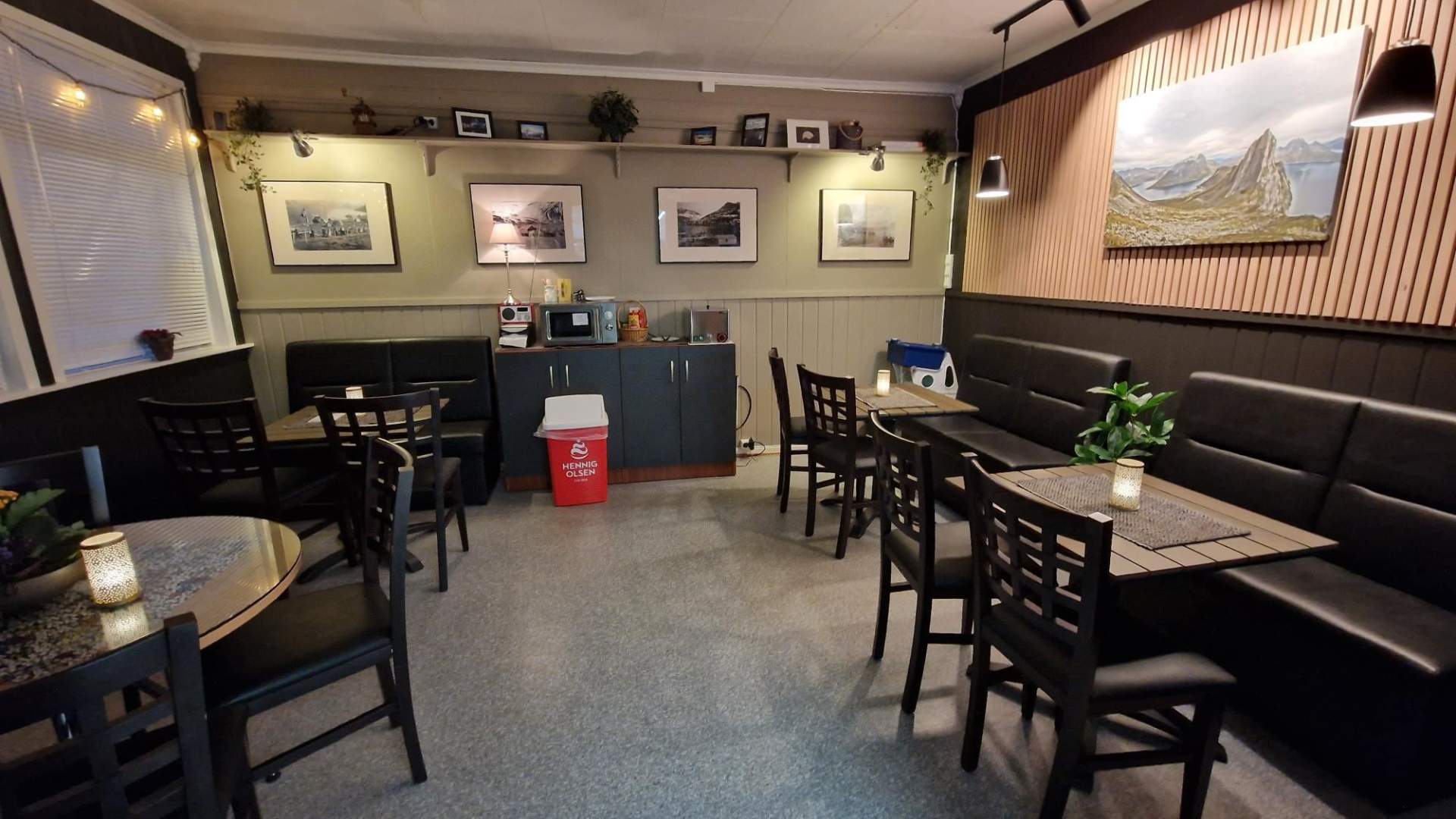 Shops with a coffee corner