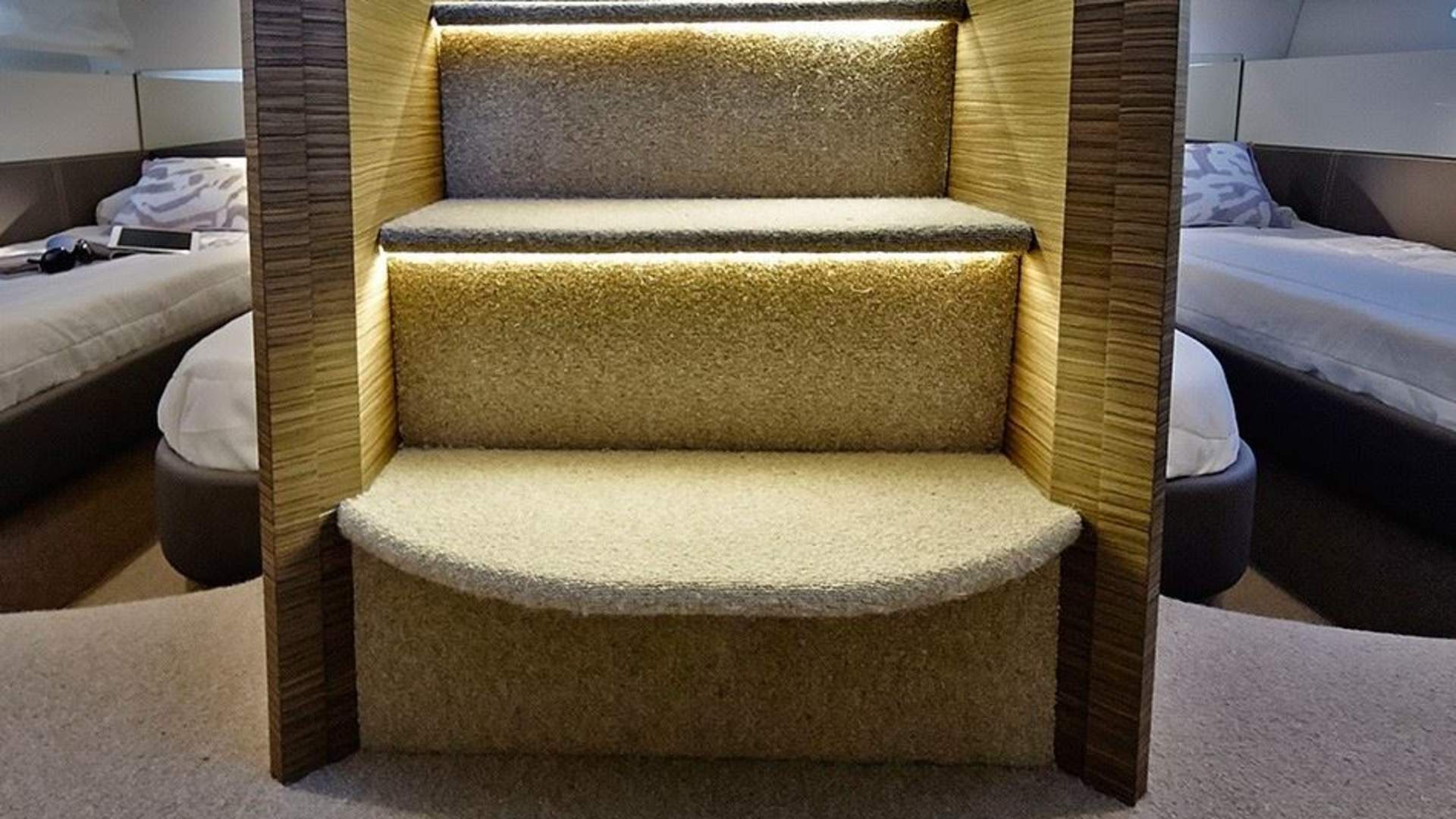 En uforglemmelig arktisk hvalsafari med vår luksus Yacht Arctic Queen