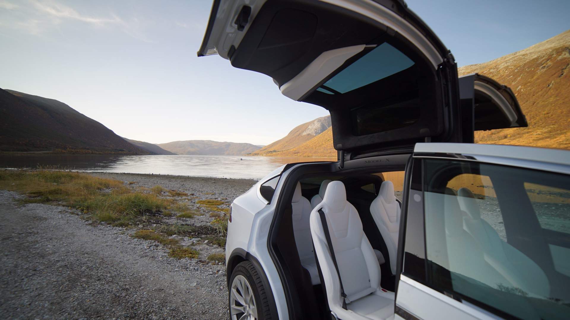 En vakker Midnattssol tur fra Tromsø med vår eco-vennlige Tesla Model X