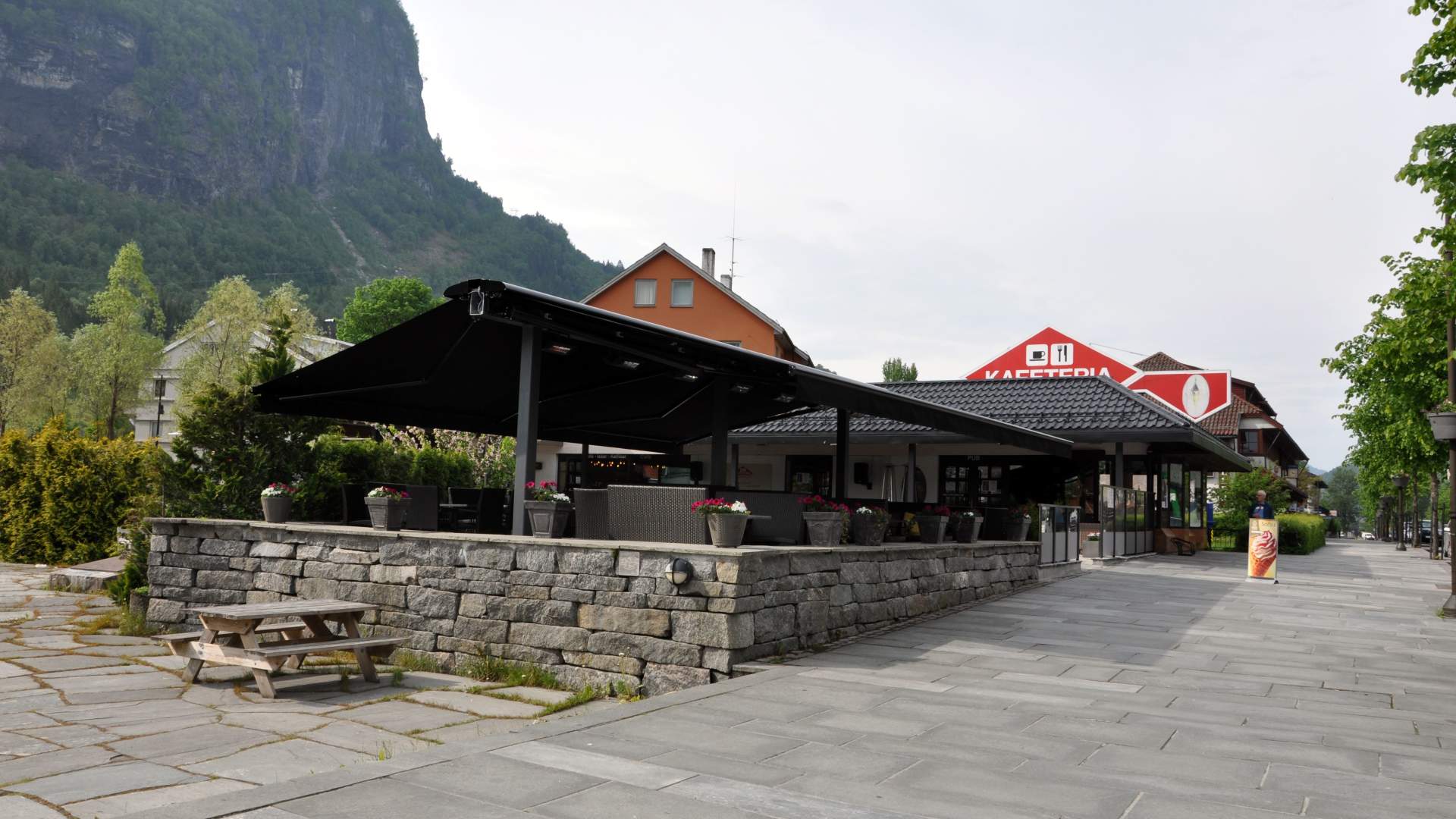 Isehaug Kafeteria og Johans Pub