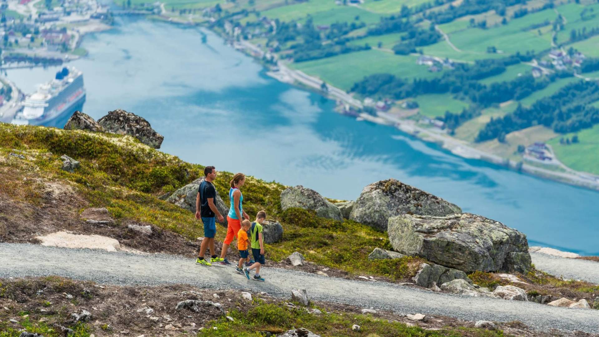 Vandrestiar på Hoven (1011 m.) | Loen Skylift