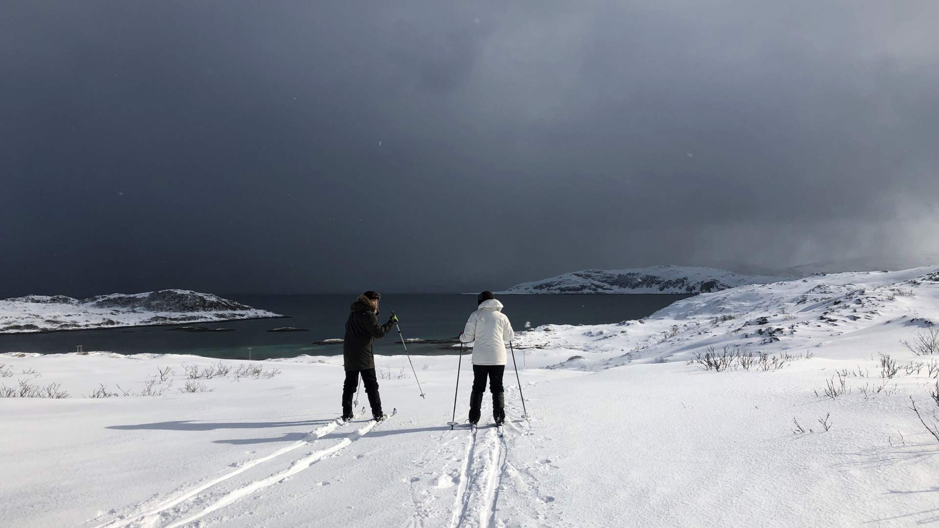 Private three days Arctic Camp with kayaking, skiing and snowshoeing - all inclusive