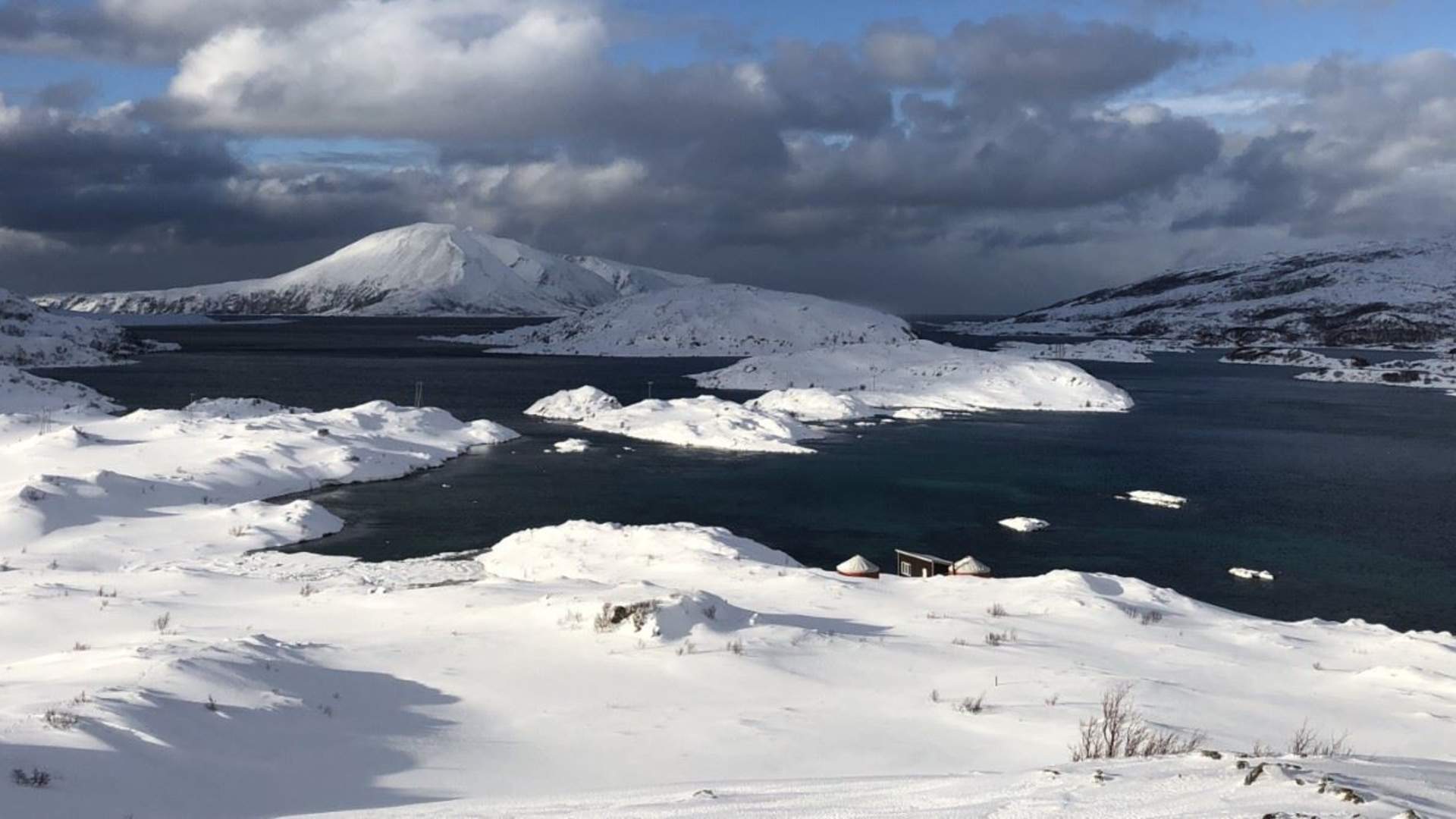 Private three days Arctic Camp with kayaking, skiing and snowshoeing - all inclusive