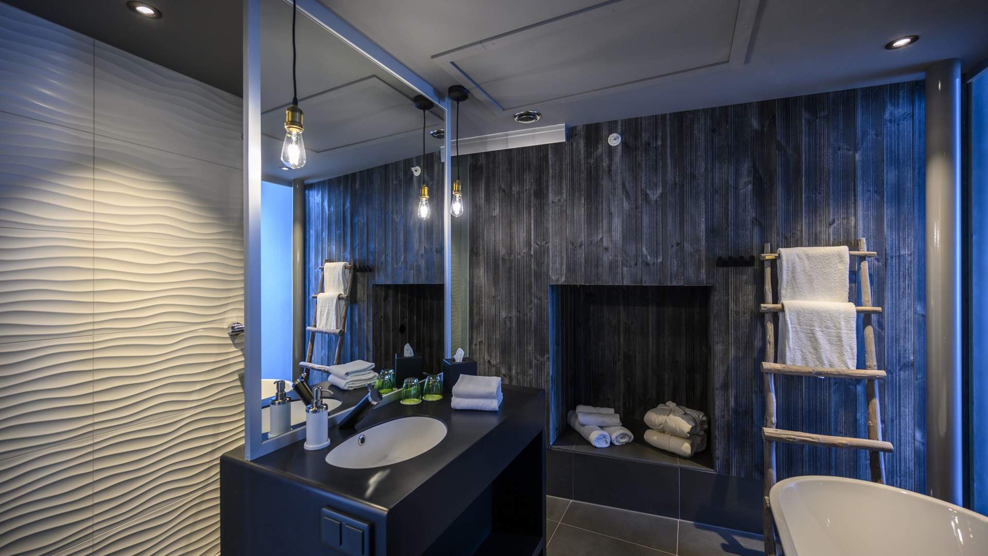 Aurora Deluxe rom Hamn