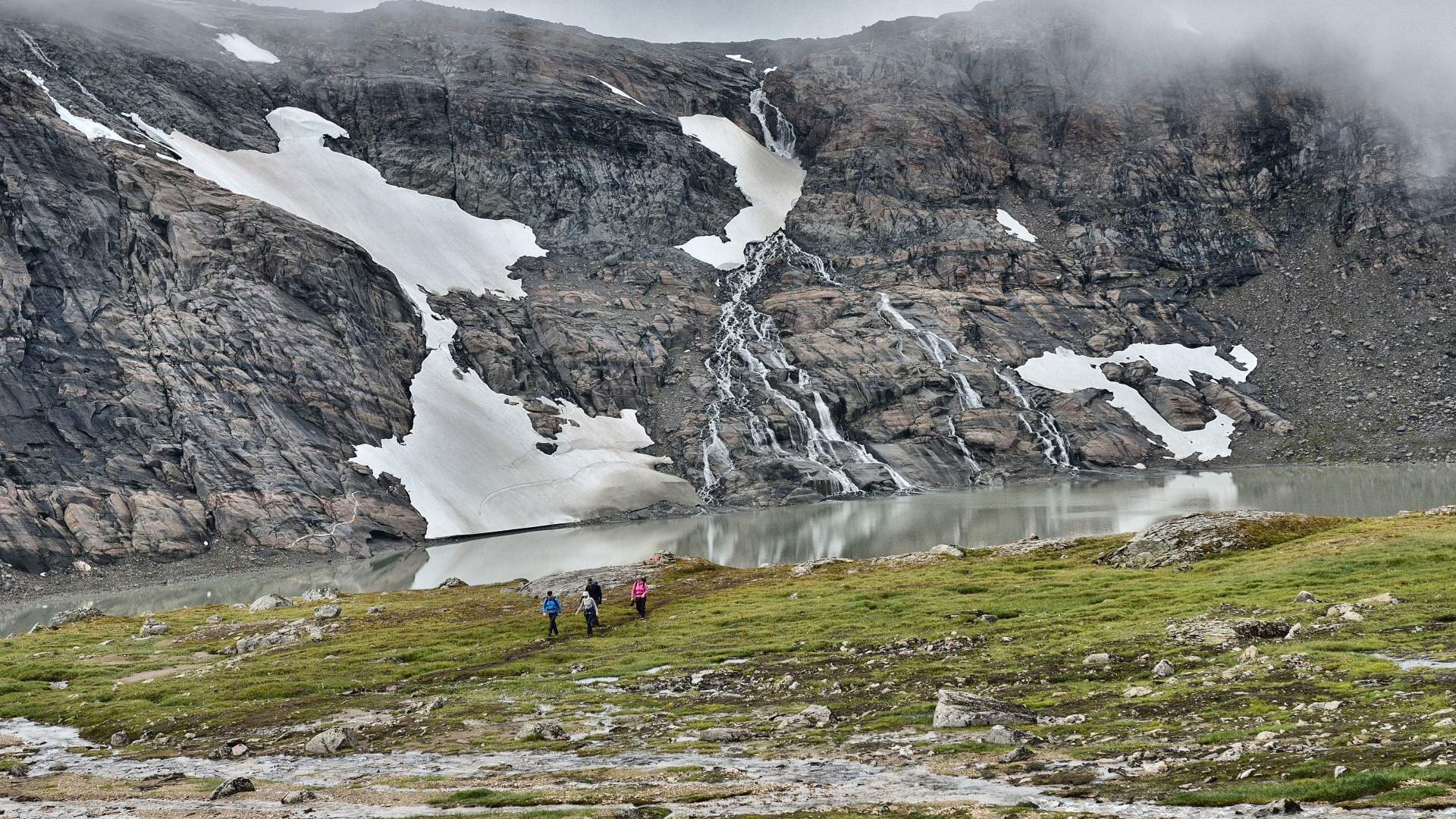On the way to Rabothytta